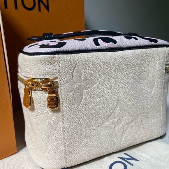 New!! Louis Vuitton Wild at Heart Nice Mini! - Picture 4 of 8